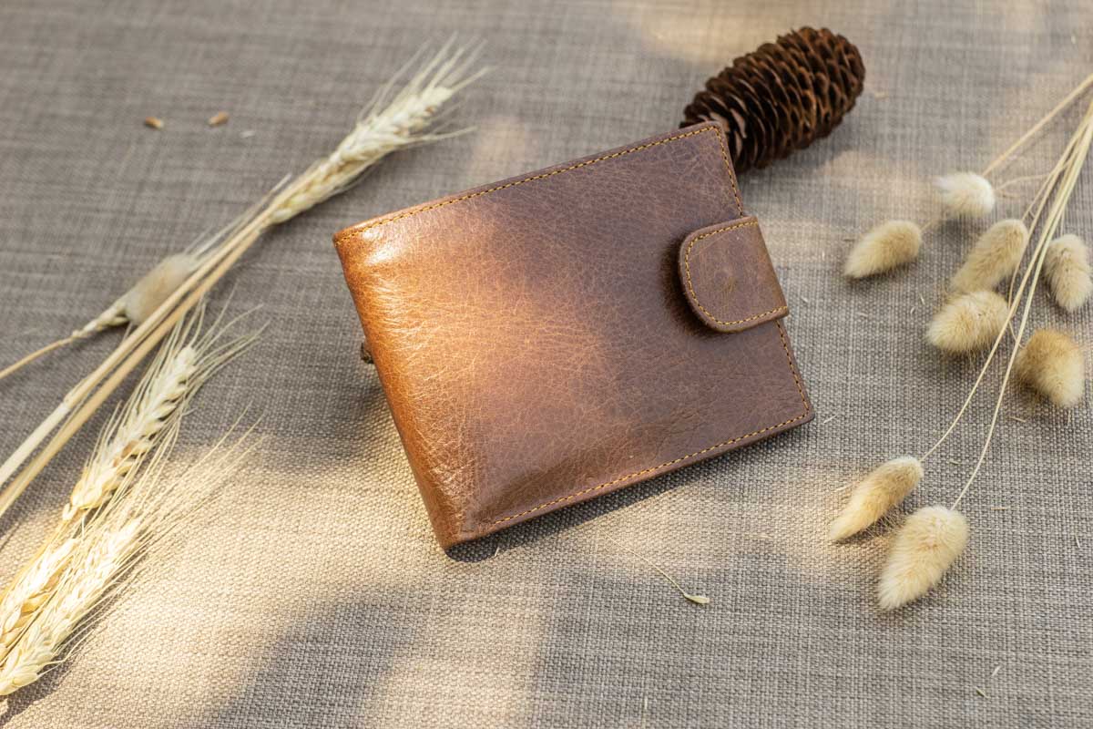 Ví da bò dáng ngang, nắp bấm 14