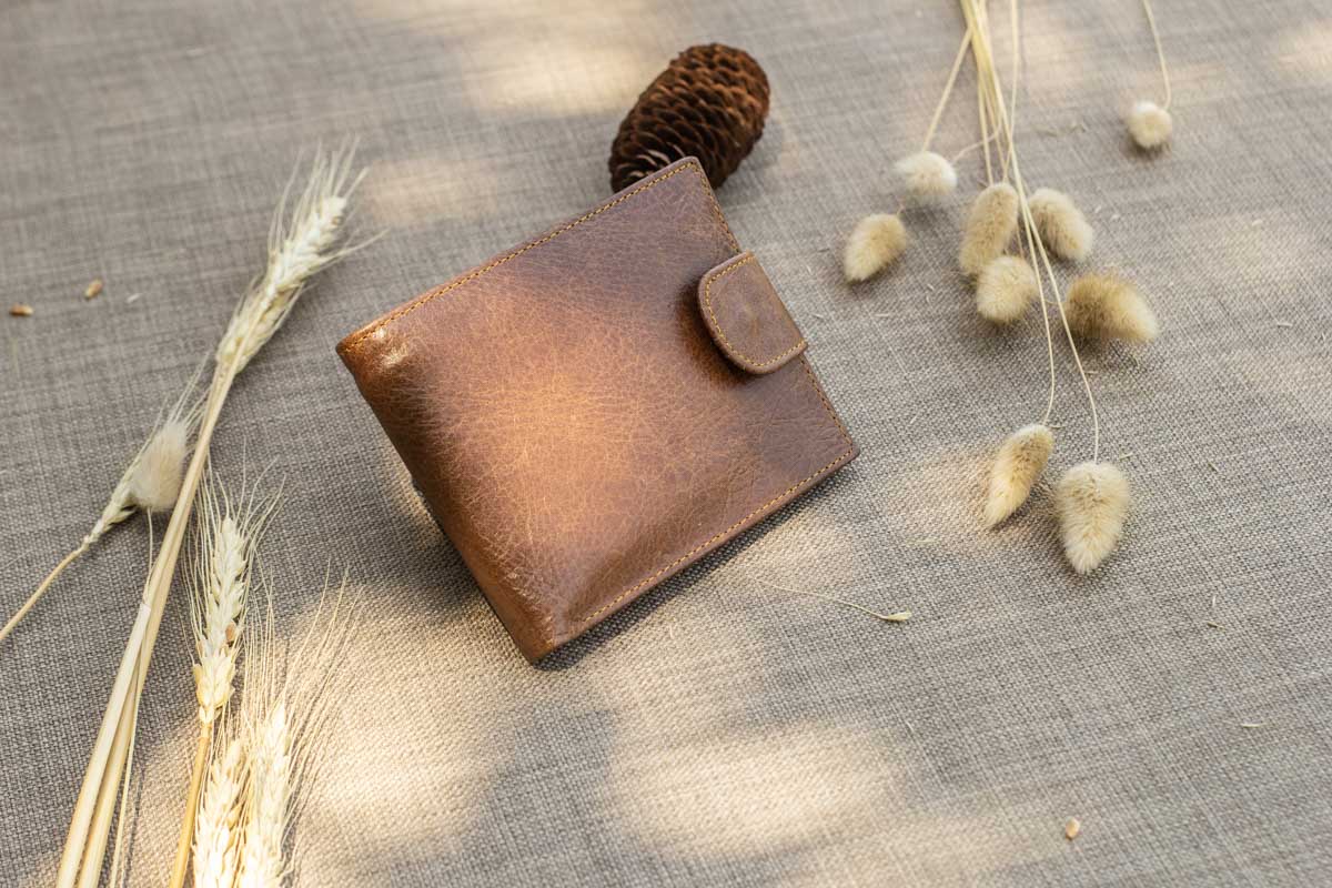 Ví da bò dáng ngang, nắp bấm 15