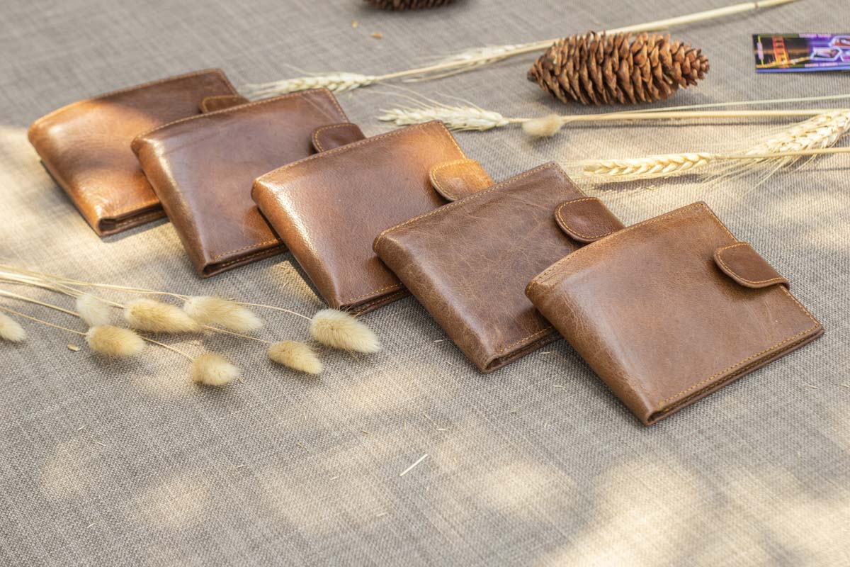 Ví da bò dáng ngang, nắp bấm 21